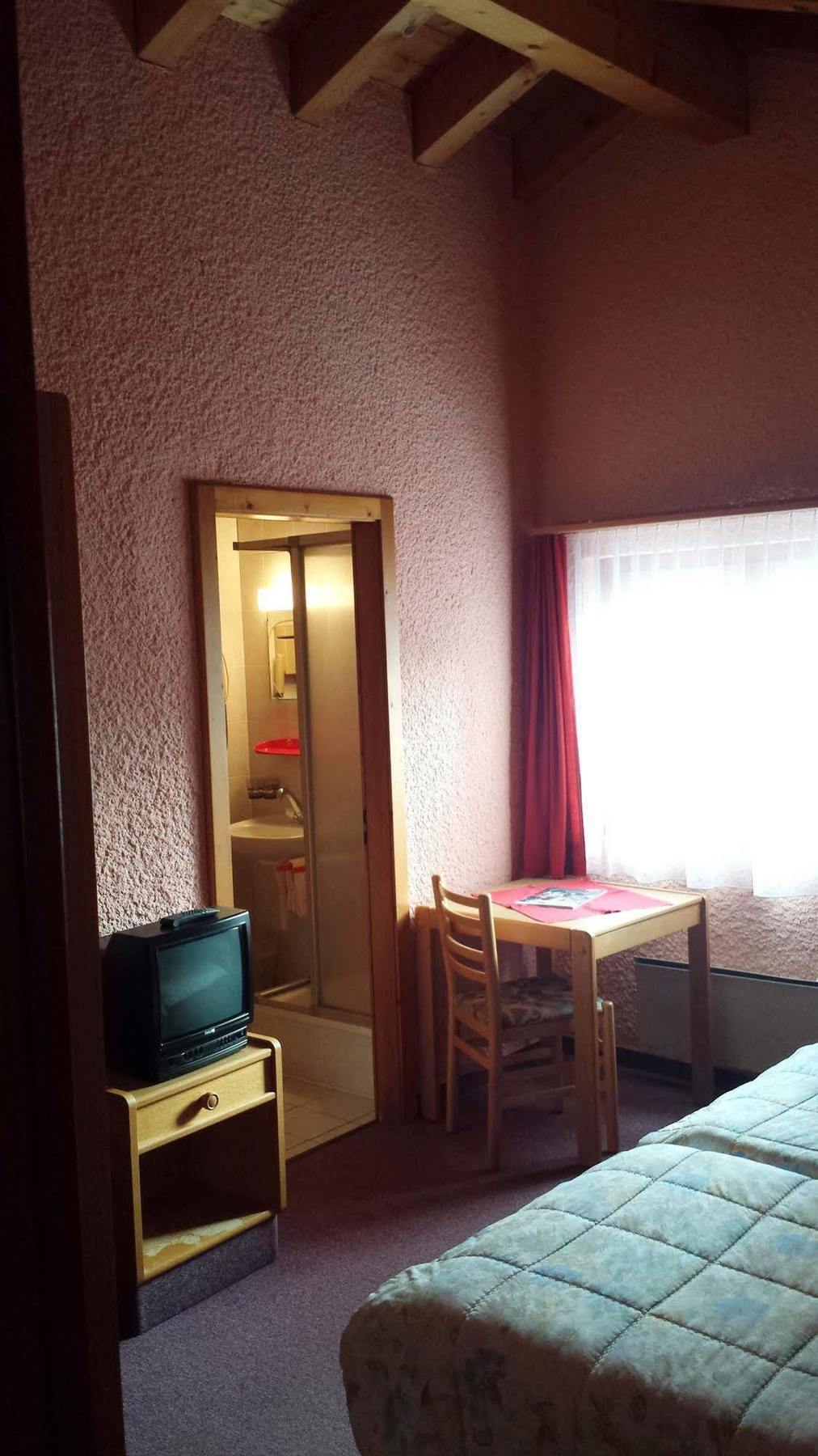 Hotel Restaurant Du Cret Bourg-Saint-Pierre Zewnętrze zdjęcie